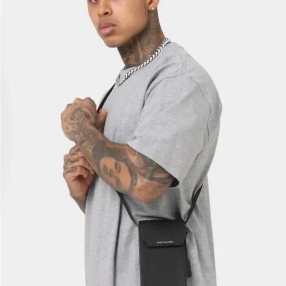 NWT PEDRO Black Phone Pouch - trip hands free case
Approx. 4” x 7” x 0.75” - Picture 2 of 9